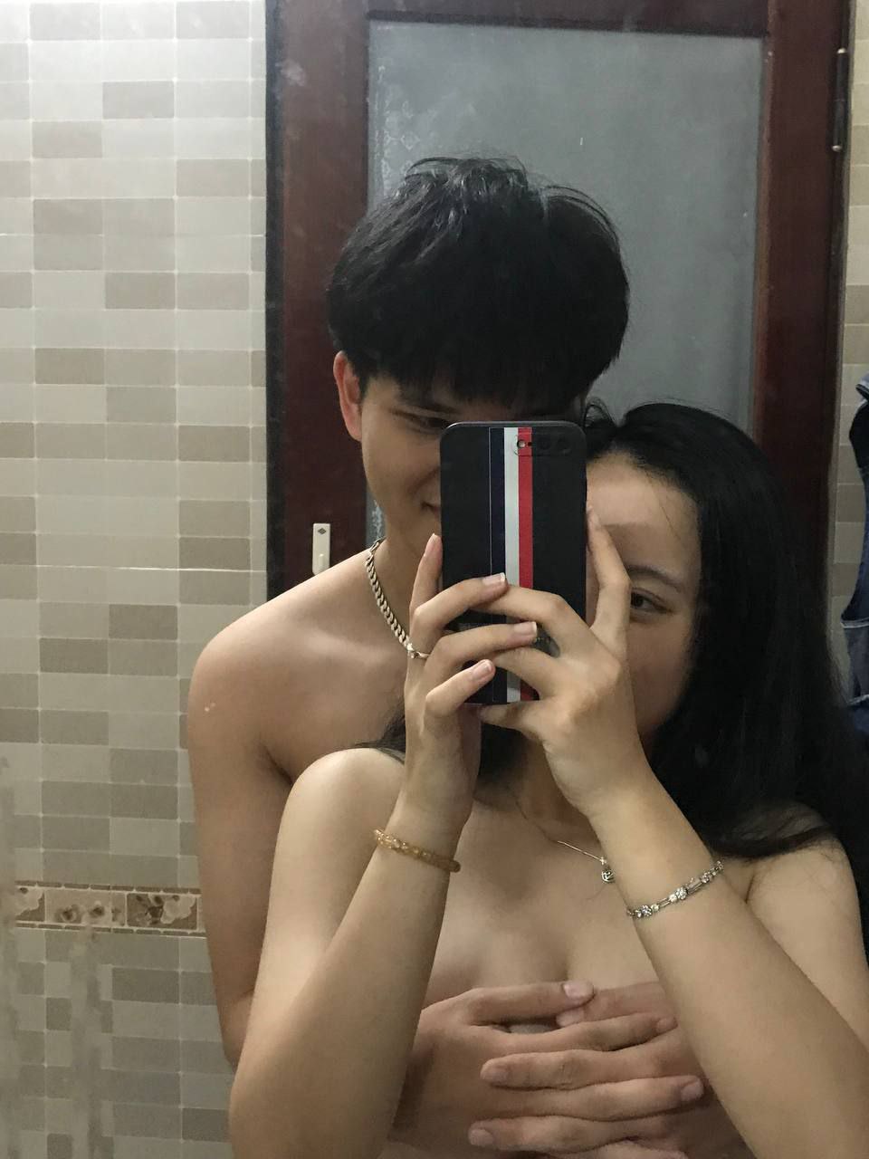 Sinh viên lần đầu bú lồn bà gì trẻ đẹp vú to tròn